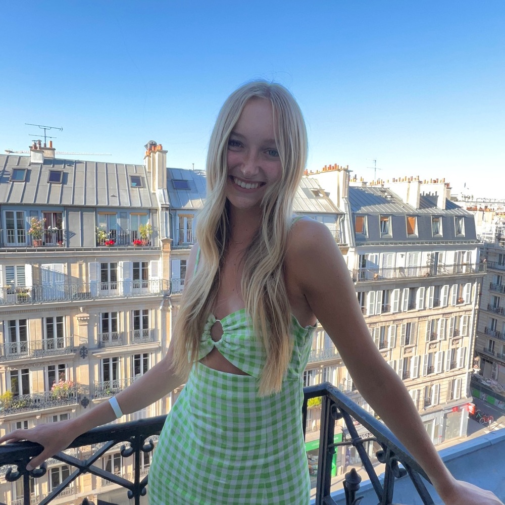 Meet your Posher, Avery